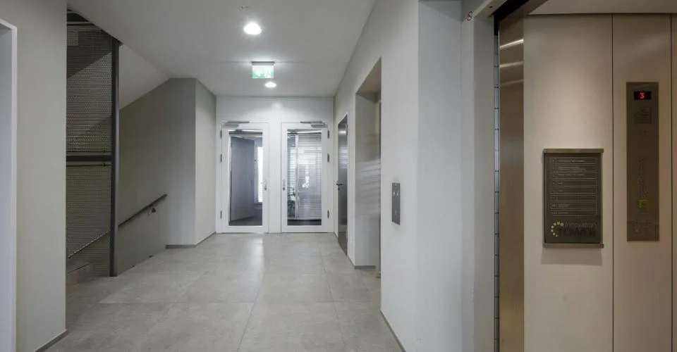 Espace de bureaux haut de gamme de 150 m2 ou 300 m2 avec vue - moderne, climatisé, durable