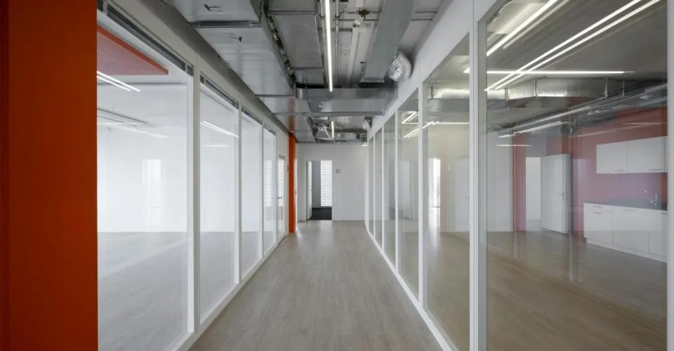 Espace de bureaux haut de gamme de 150 m2 ou 300 m2 avec vue - moderne, climatisé, durable