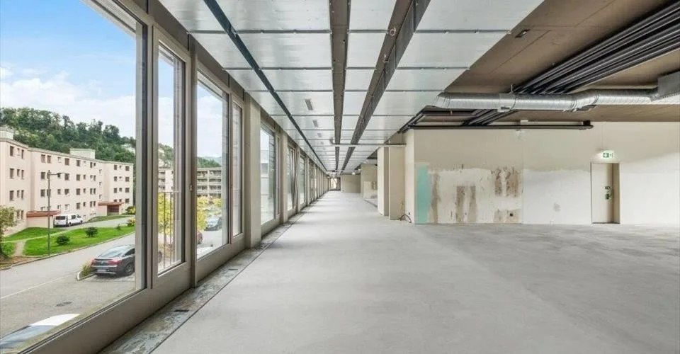 Espace de bureau, de pratique ou de service exclusif dans un emplacement central