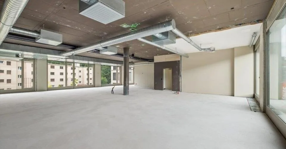 Espace de bureau, de pratique ou de service exclusif dans un emplacement central