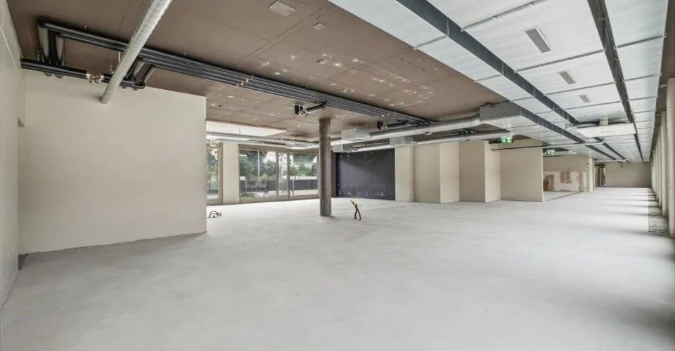 Espace de bureau, de pratique ou de service exclusif dans un emplacement central