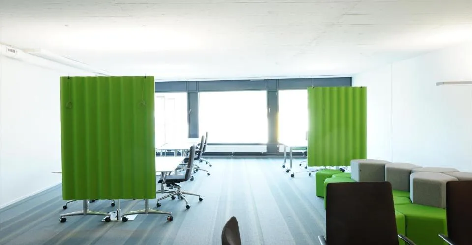Plus d'espace pour vos idées – un bureau moderne avec une vision