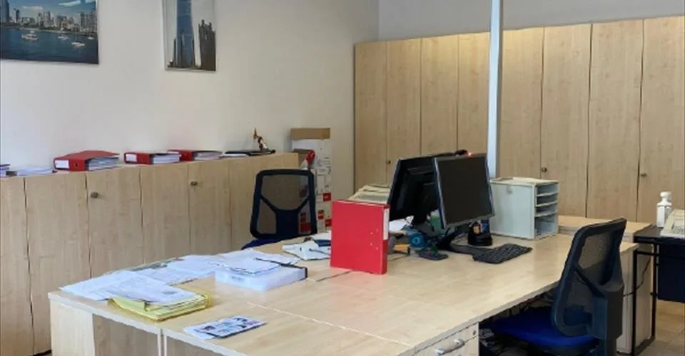 Espace de bureau à louer au rez-de-chaussée