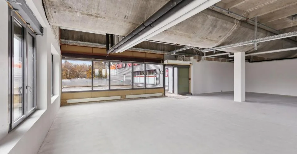 Espace pour de nouvelles idées commerciales au 2ème étage du centre commercial Seepark