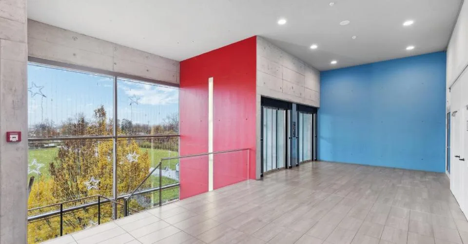 Espace pour de nouvelles idées commerciales au 2ème étage du centre commercial Seepark