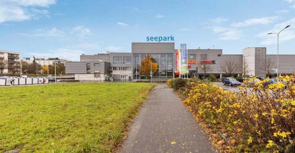 Bel immeuble locatif au 2ème étage du centre commercial Seepark