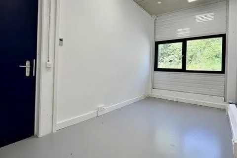 Bureau individuel meublé – Lumineux et calme