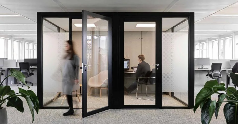 Magnifiques surfaces de bureaux avec vue sur le lac à louer à Lausanne