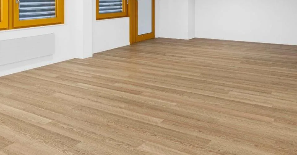 Surface de 60 m² à la Route Suisse 7 - Un espace fonctionnel et accessible pour vos projets professionnels