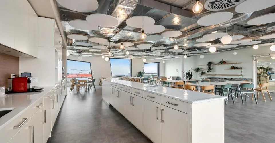 Bureaux aménagés à louer - Biopôle - divisible vue lac