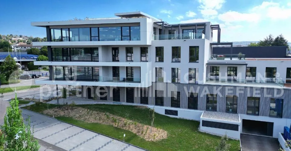 MOCHETTAZ 7 Votre espace commercial en face du quartier Côté Gare