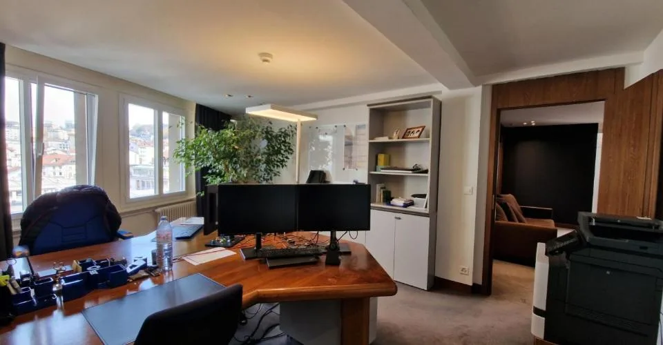 Belle surface administrative de 354m² au coeur de Lausanne: Place Saint-François !