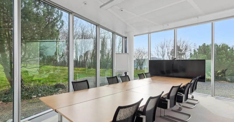 Surface de 680 m² avec terrasse privative de 175 m² – nombreuses affectations possibles