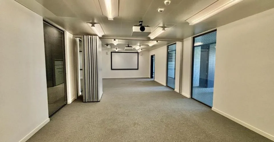 Superbe surface de bureau de 350 à 1500 m2 dans très bel environnement très accessible: CFF & Autoroute