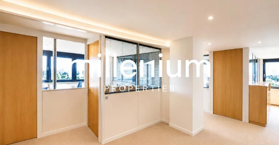 Business Center Premium – Bureaux d'Exception avec Vue sur le Lac