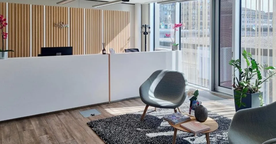 Bureau privé pour 10 à Regus City Flon