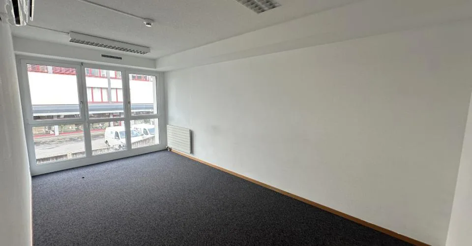 Crissier – Bureau de 149 m² au rez-de-chaussée, proche du centre et des accès autoroutiers
