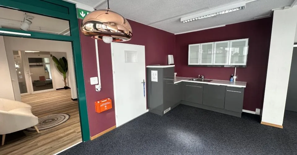 Crissier – Bureau de 149 m² au rez-de-chaussée, proche du centre et des accès autoroutiers