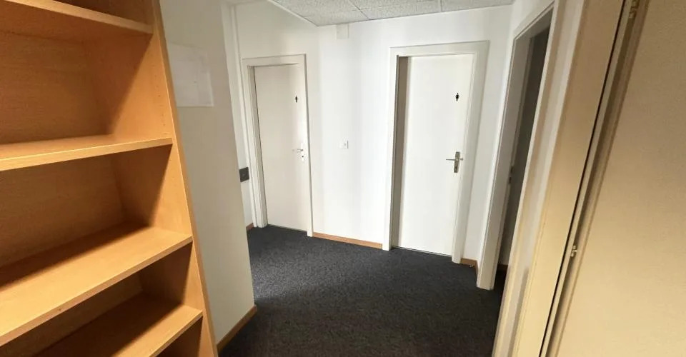 Crissier – Bureau de 149 m² au rez-de-chaussée, proche du centre et des accès autoroutiers