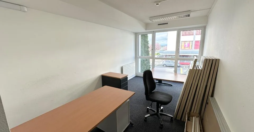 Crissier – Bureau de 149 m² au rez-de-chaussée, proche du centre et des accès autoroutiers
