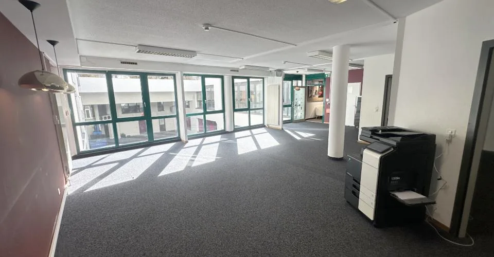 Crissier – Bureau de 149 m² au rez-de-chaussée, proche du centre et des accès autoroutiers