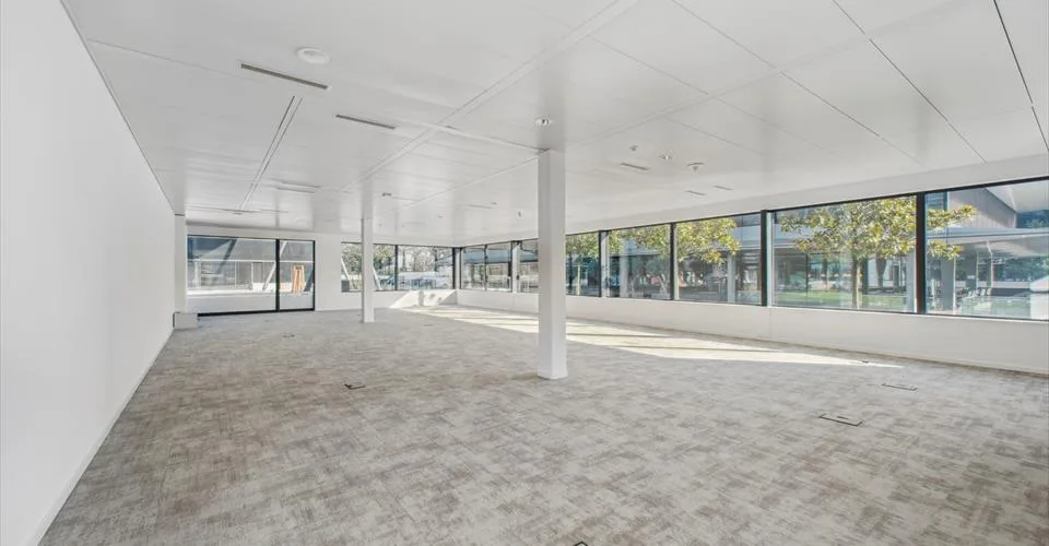 Bureau de 181 m² à louer à Terre Bonne