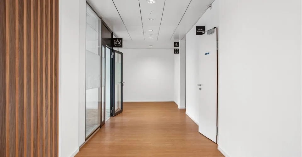 Bureau de 181 m² à louer à Terre Bonne