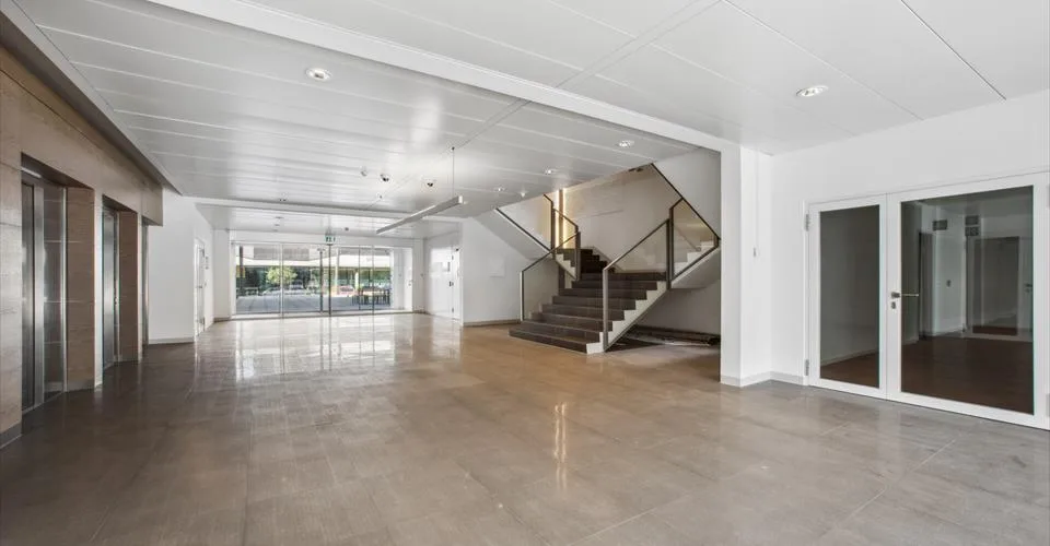 Bureau de 181 m² à louer à Terre Bonne
