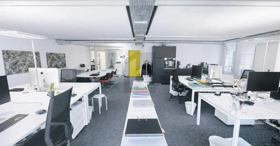 MODERNE, LUMINEUX ET IDÉALEMENT SITUÉ