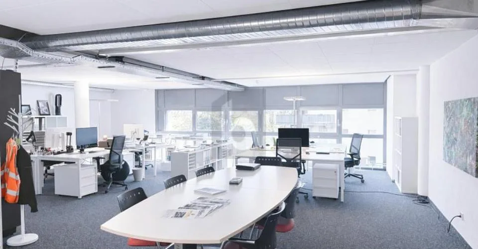 MODERNE, LUMINEUX ET IDÉALEMENT SITUÉ