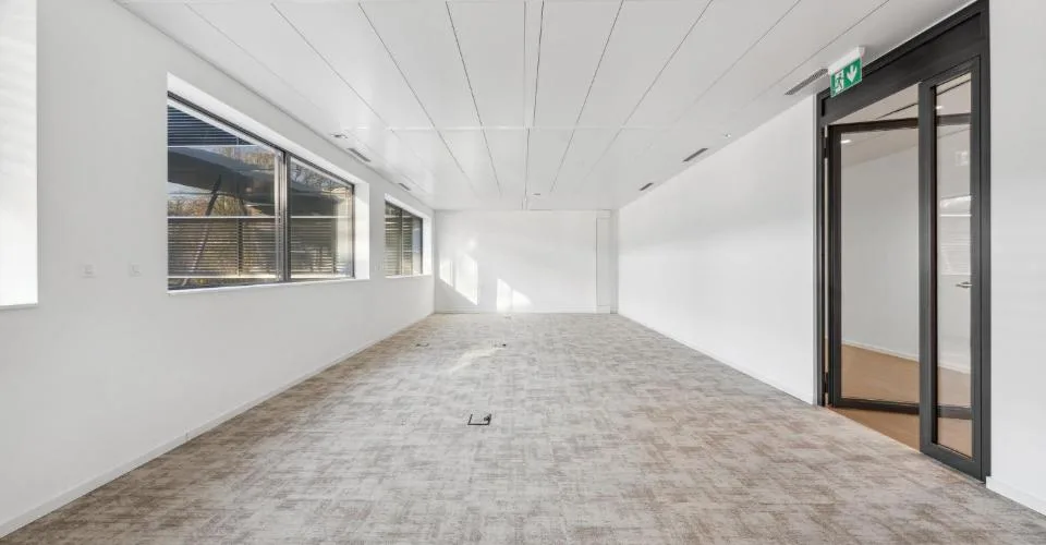 Bureaux aménagés - Terre-Bonne à Eysins - bâtiment moderne et flexible