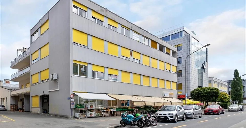 Surface commerciale-bureau de 65 m² à louer – 1er étage