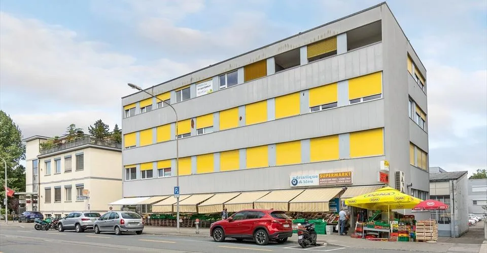 Surface commerciale-bureau de 65 m² à louer – 1er étage