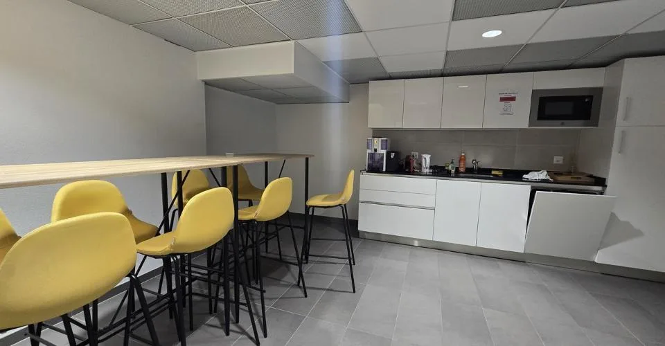 Situation optimale - Bureau Plug-and-Play de 271m2