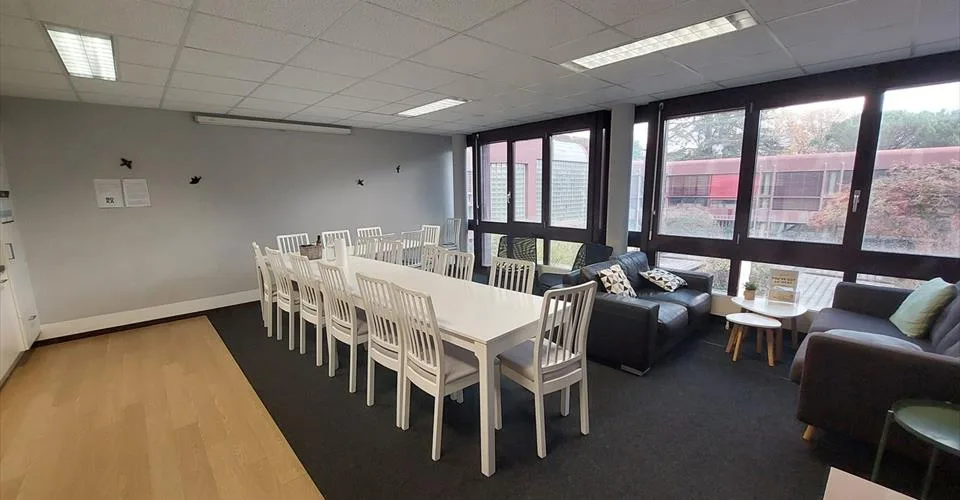 Bureau-atelier léger 42 m2