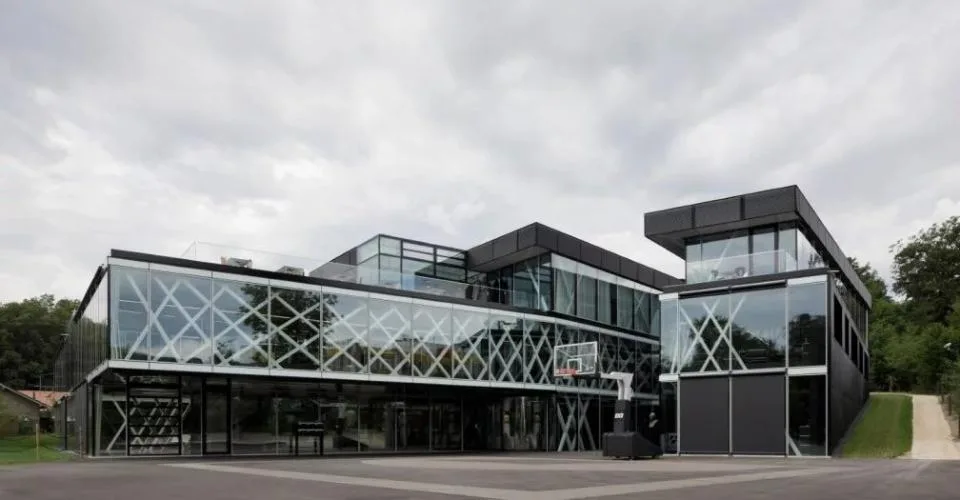 Bureau meublé de 38 m² ? Mies (FIBA - Fédération Internationale de Bas