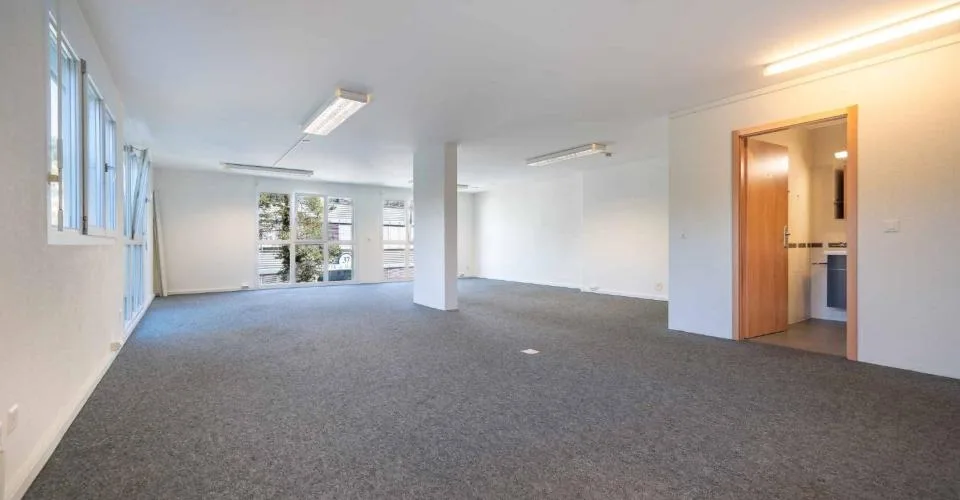 Spacieuse surface commerciale au Mont-sur-Lausanne de 115 m2
