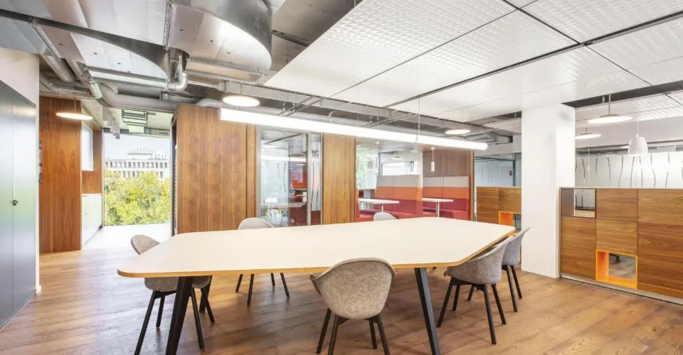 Bureau privé pour 5 à Regus Morges
