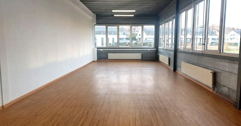 Bureau de 61 m2 - zone déchargement avec plateforme - Bail flexible