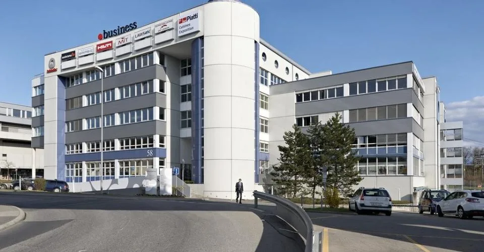 Bureaux proches de l'autoroute A1 et de la gare CFF