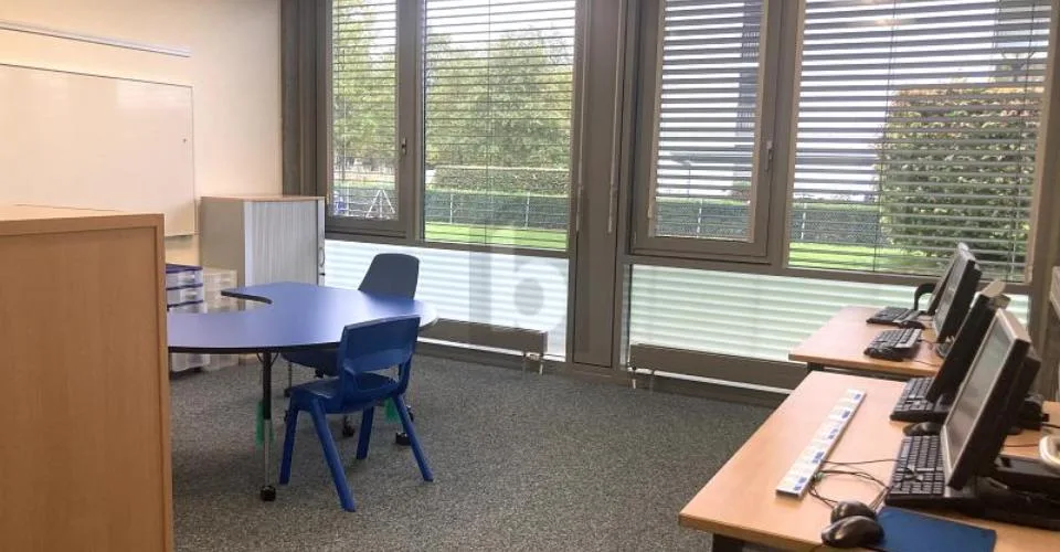 BUREAU IDÉAL POUR ENTREPRISES, ÉCOLES OU CABINETS
