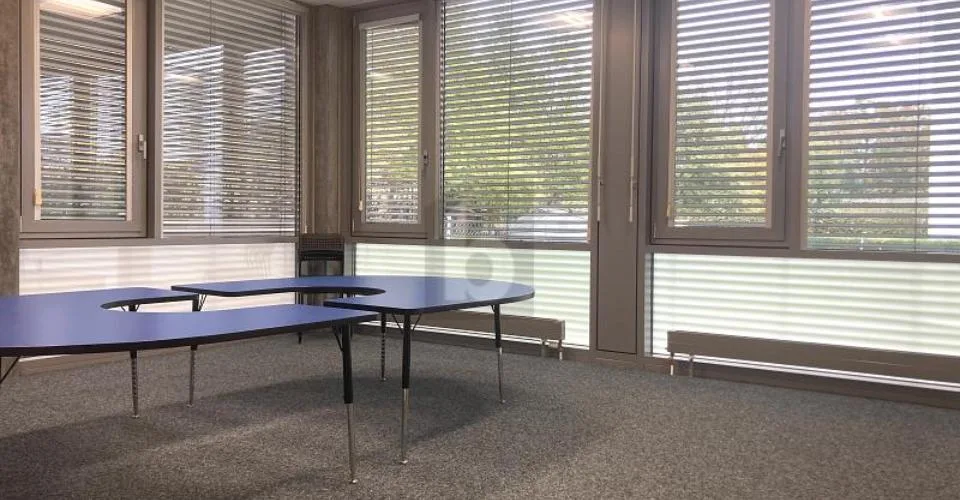BUREAU IDÉAL POUR ENTREPRISES, ÉCOLES OU CABINETS