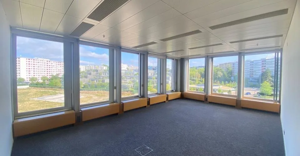 Grande surface de bureaux d'environ 700 m2 proche de toutes commodités