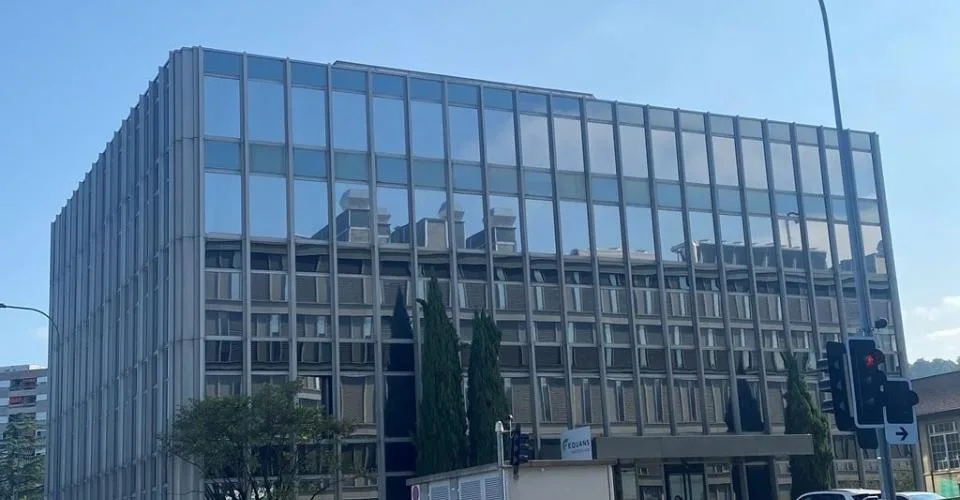 Grande surface de bureaux d'environ 700 m2 proche de toutes commodités