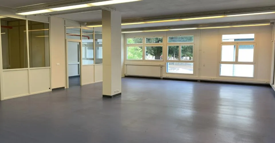 La Tour-de-Peilz, dans l'immeuble abritant la Poste - bureaux au rez