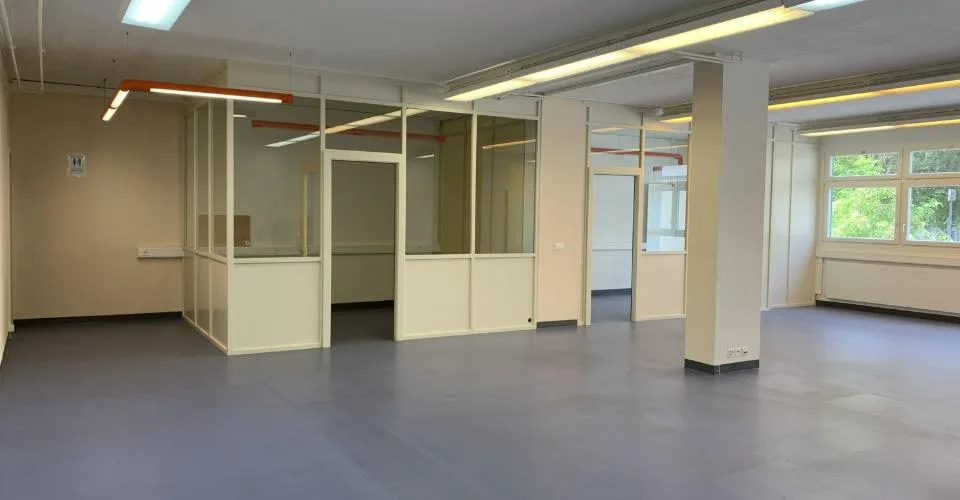 La Tour-de-Peilz, dans l'immeuble abritant la Poste - bureaux au rez
