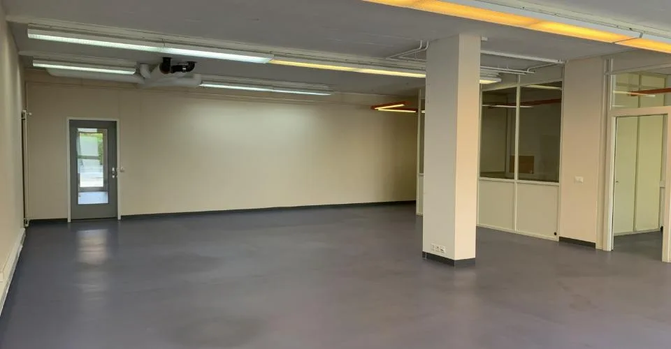 La Tour-de-Peilz, dans l'immeuble abritant la Poste - bureaux au rez