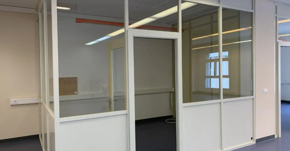 La Tour-de-Peilz, dans l'immeuble abritant la Poste - bureaux au rez