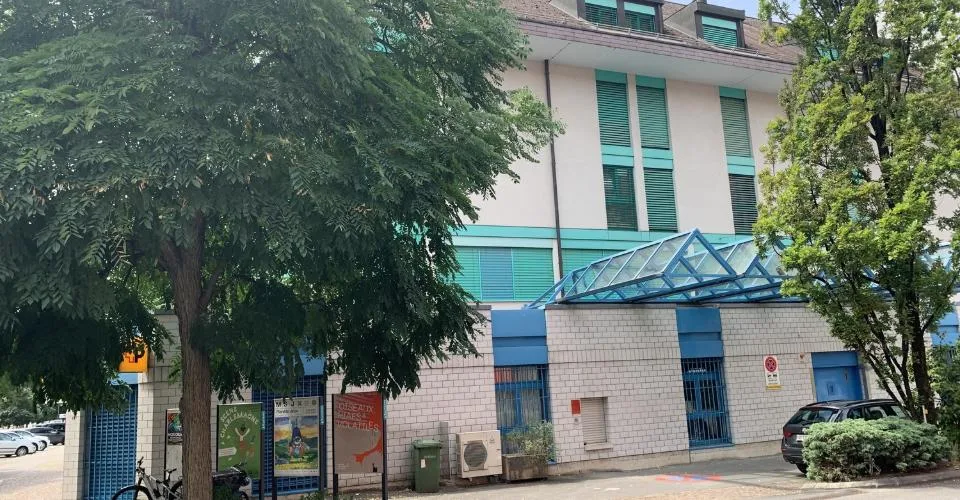 La Tour-de-Peilz, dans l'immeuble abritant la Poste - bureaux au rez