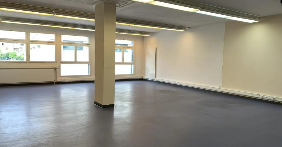 La Tour-de-Peilz, dans l'immeuble abritant la Poste - bureaux au rez